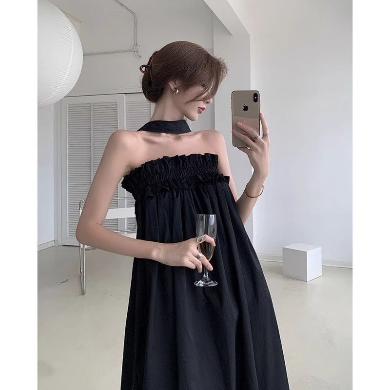 法式性感辣妹抹胸掛脖吊帶連衣裙女夏季高級感氣質海邊度假小黑裙