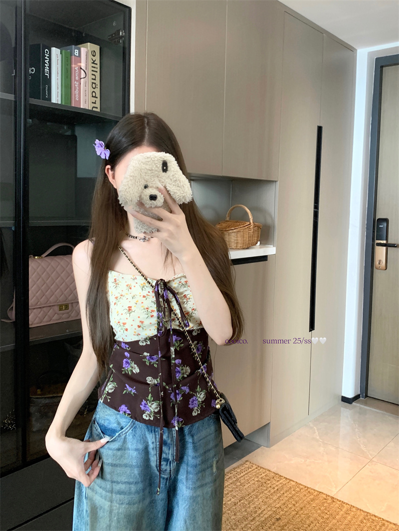 Real shot of retro cool lace-up floral splicing contrasting color suspender for women