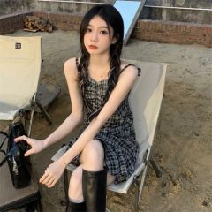 夏季小個子女裙子夏季新款吊帶格子連衣裙設計感氣質修身短裙
