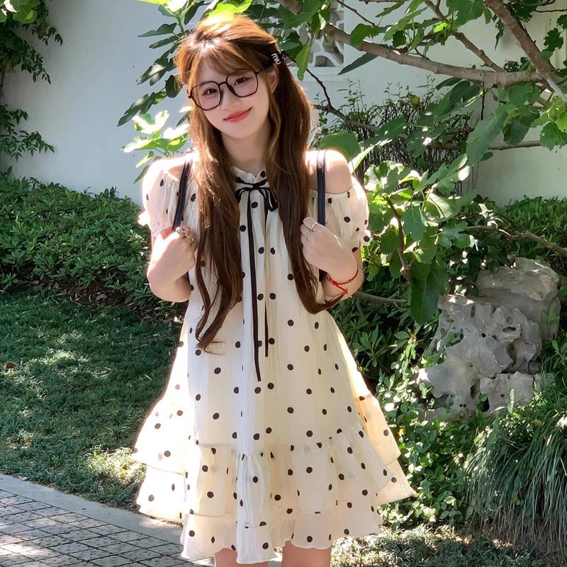 Design-reducing age-reducing sweet off-shoulder halter neck dress for women with small short-sleeved polka dot temperament polka doll short skirt