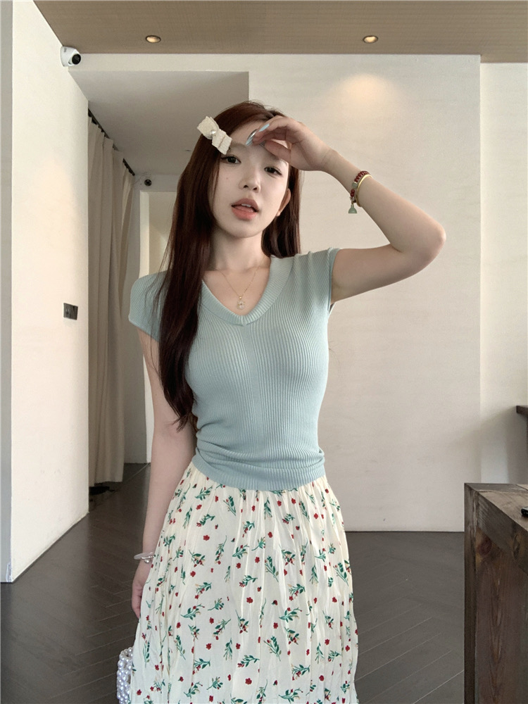 Chic sweet hot girl gentle style fashion suit women summer hollow lace short-sleeved T-shirt pleated floral skirt