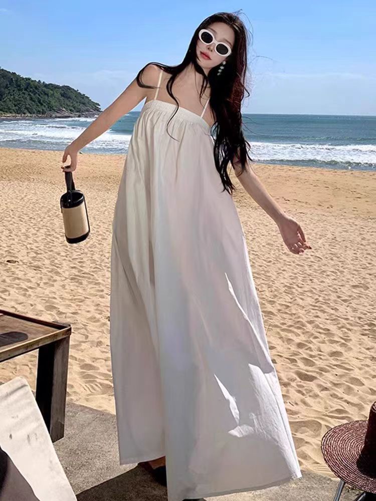 白色吊帶連衣裙子女夏季2025新款小個子海邊度假法式氣質寬鬆長裙