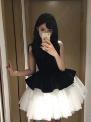 A rich girl with a temperamental princess puffy dress for women in spring and autumn 2025 new velvet spliced ​​mesh sleeveless short skirt
