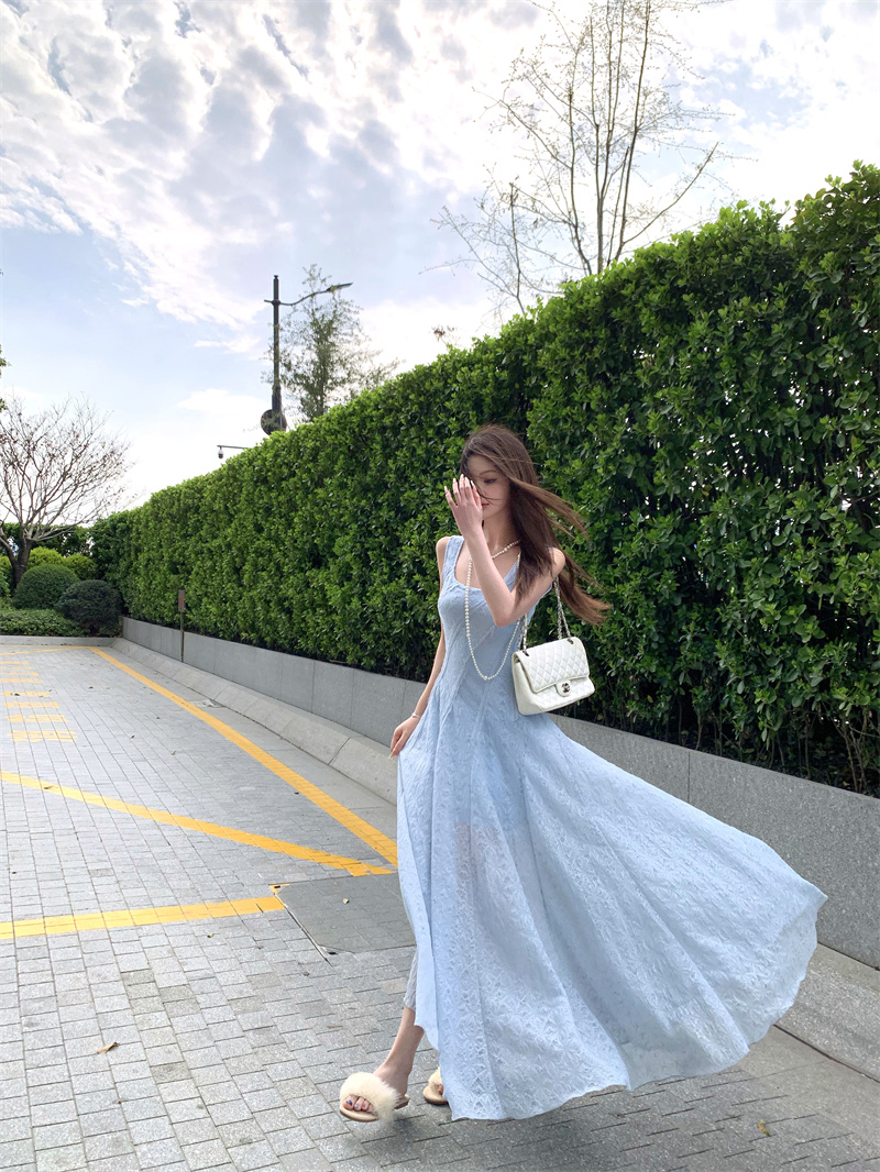 實拍~  藍色吊帶連衣裙女新款收腰領證禮服度假海灘法式長裙
