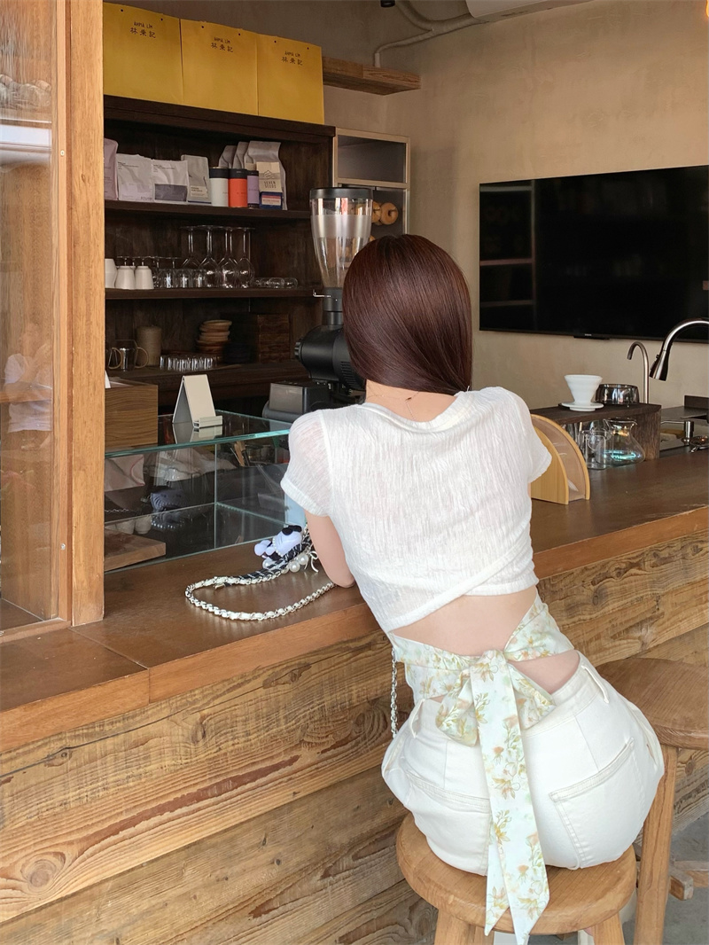 Real shot, design-sensory back hollow strap short-sleeved T-shirt for women in summer, slim and casual versatile top