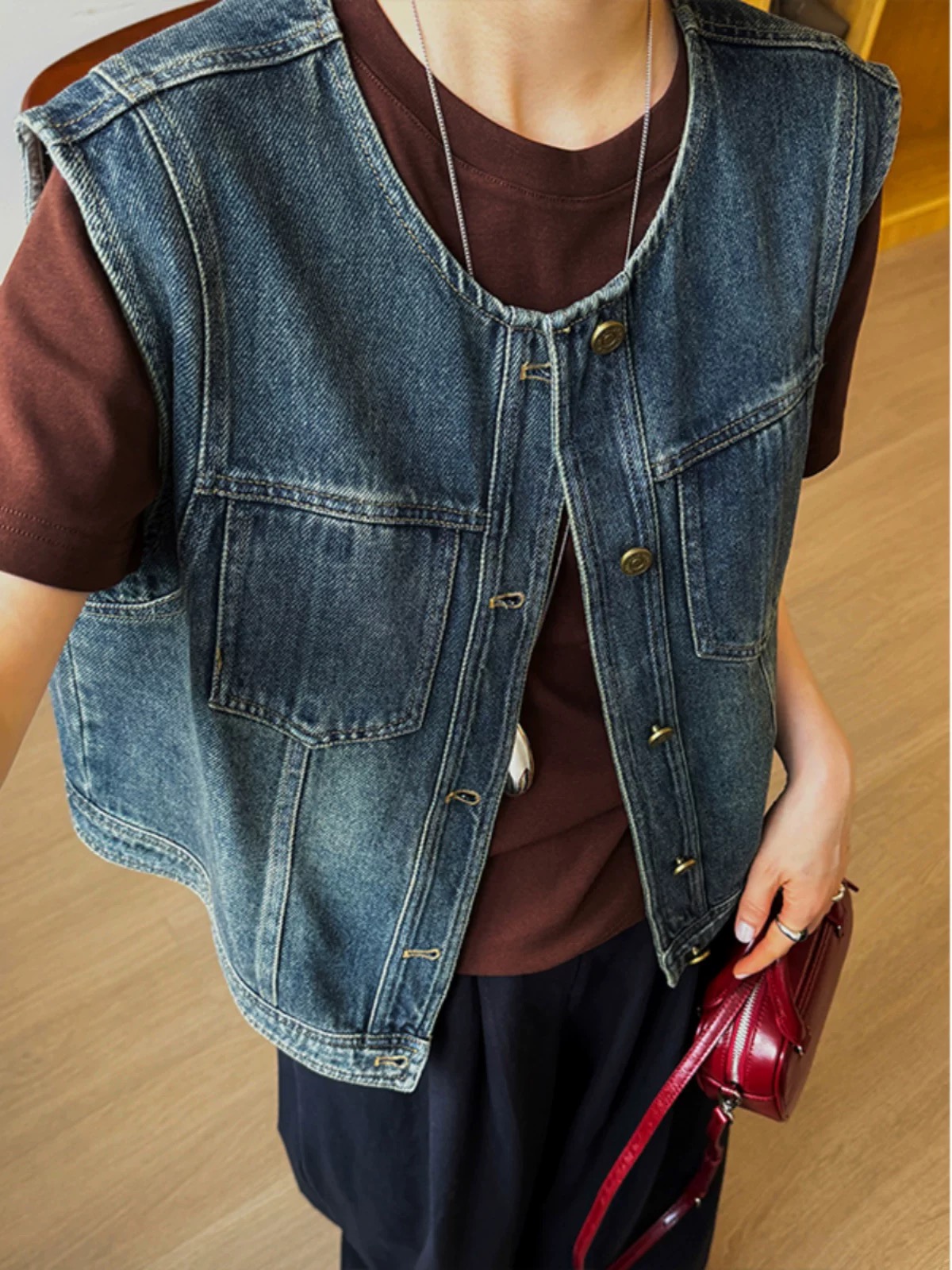 Retro fashionable round neck denim vest jacket for women in spring 2025 new European design sleeveless vest top