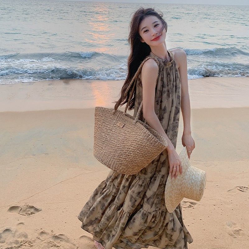 法式復古掛脖碎花收腰顯瘦氣質連衣裙女2025夏季無袖水墨吊帶長裙