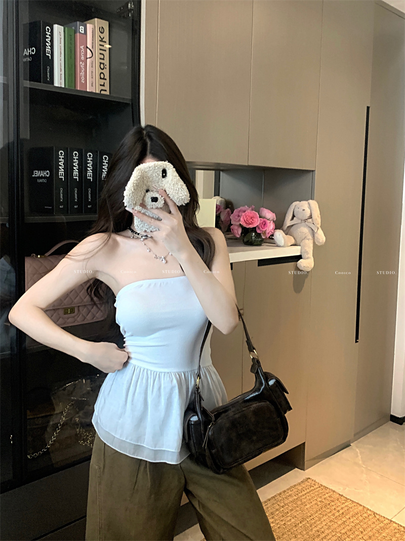 Real shot of women's strapless vest with 2025 new white beautiful back off-shoulder slim French sleeveless top