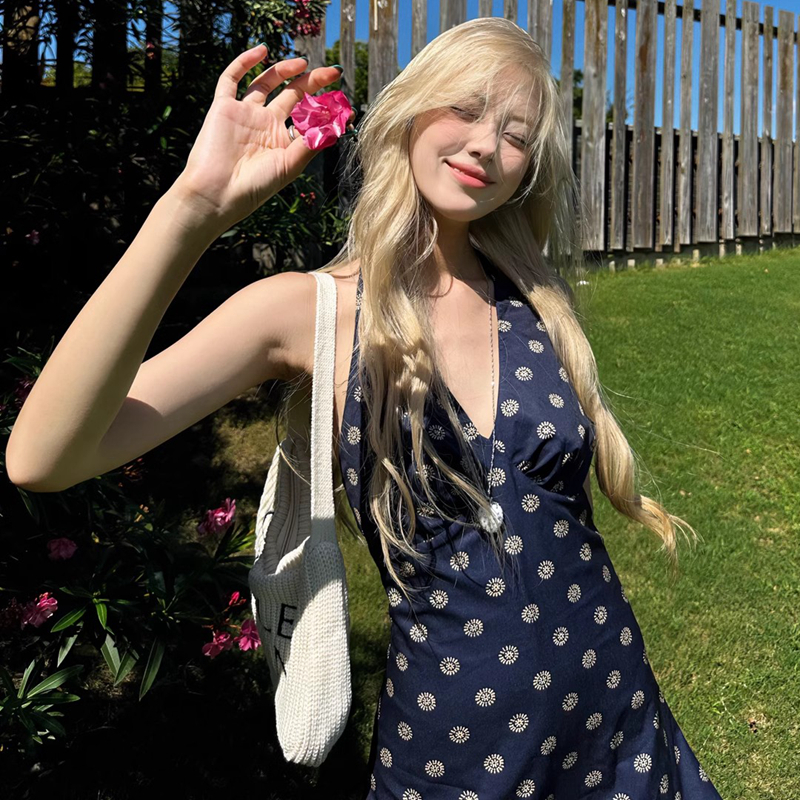 French retro v-neck beautiful back halter dress for women summer slim print skirt design sense waist-hugging A-line short skirt