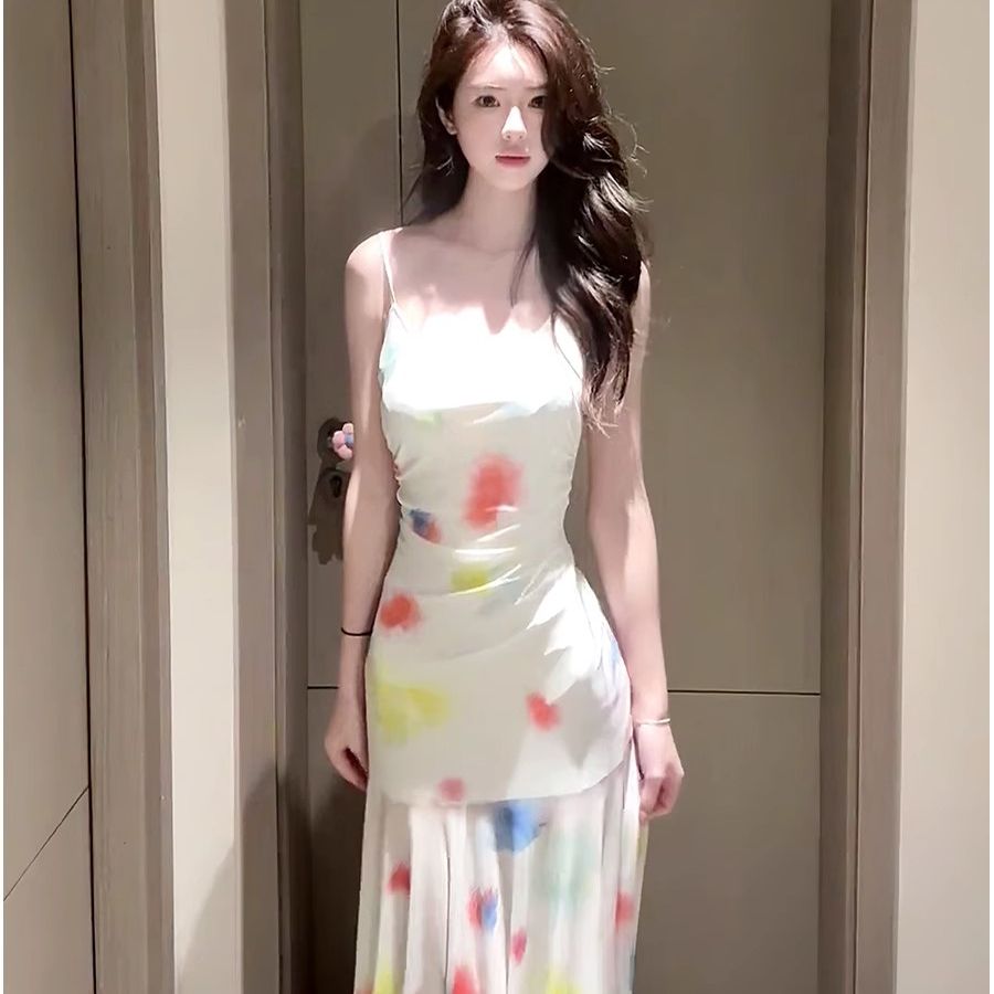 Pure and lustful style high-end fashion temperament and elegant 2025 new sexy slim niche design printed suspender skirt for women
