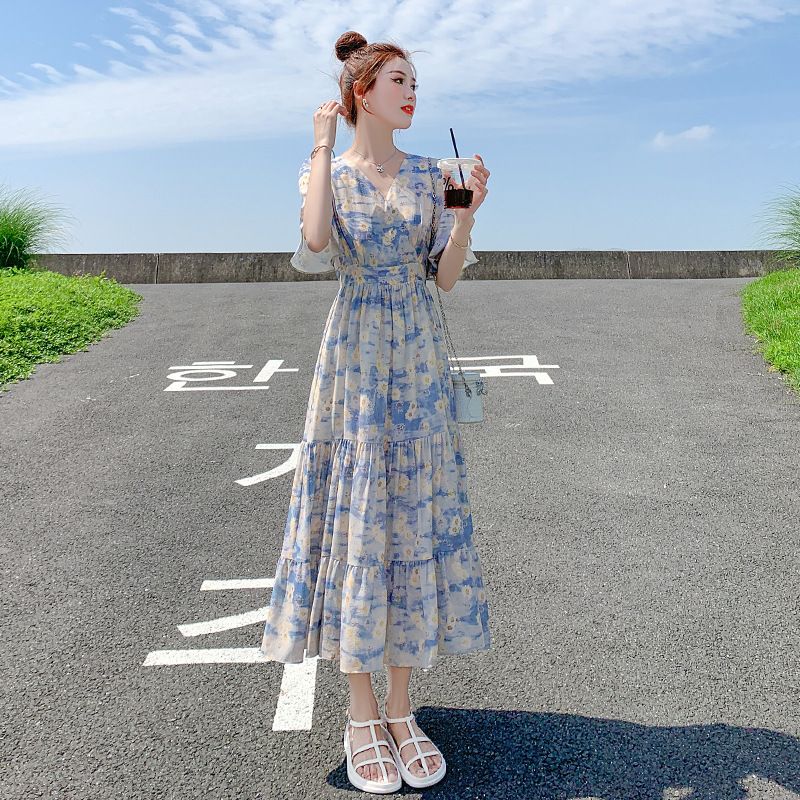 藍色v領碎花雪紡連衣裙女2025夏新款氣質收腰顯瘦茶歇水墨印花裙