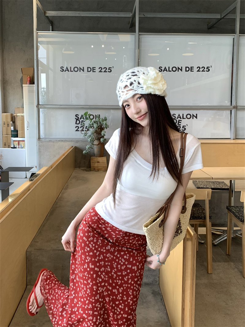 Real shot of a versatile white short-sleeved T-shirt in summer retro red floral skirt two-piece set