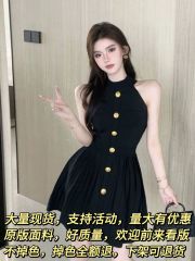 赫本風法式輕奢小眾高端精緻黑色無袖掛脖收腰連衣裙子女