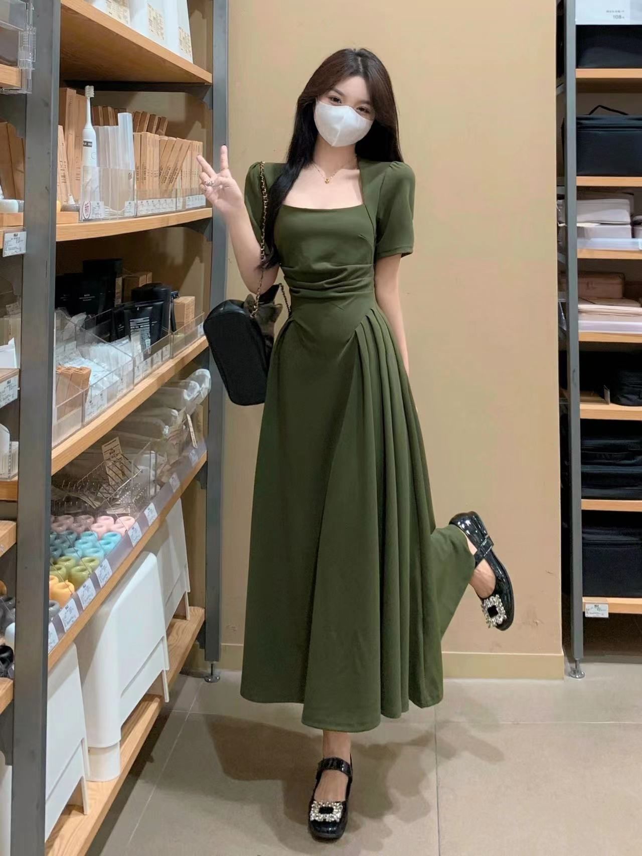 Square collar dress with niche design waist-hugging temperament French high-end sense 2025 summer women's clothing hot girl