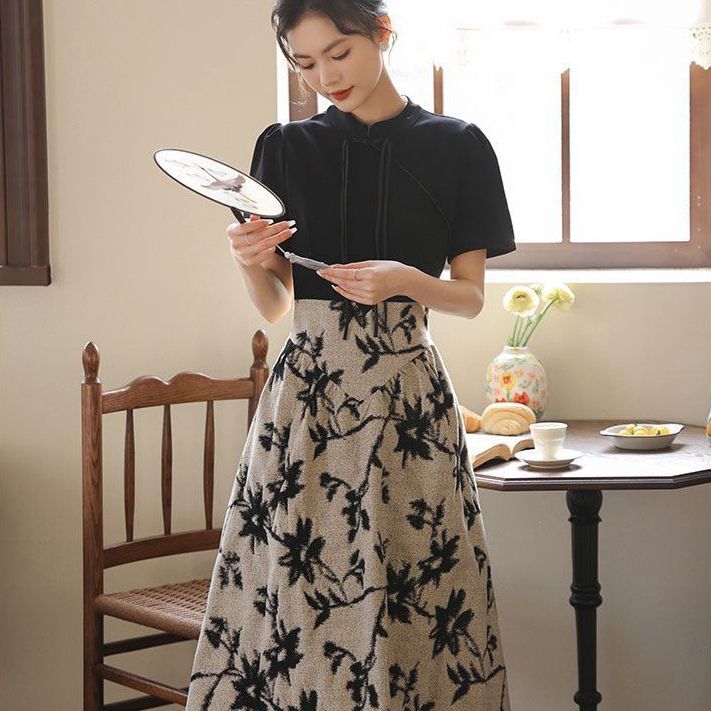 2025 summer new French Hepburn style floral dress for women with high-end temperament waist-hugging and slim small long skirt