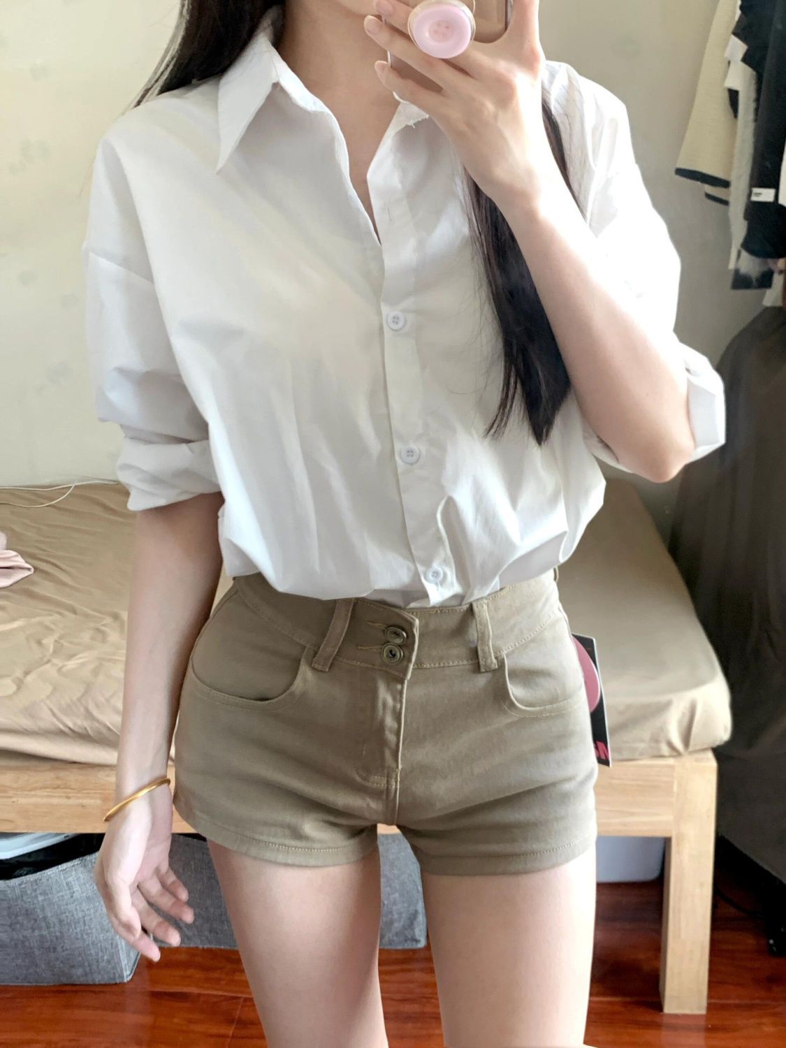 New spring high-waist khaki American hot girl denim shorts for women looking slim and sexy hip-covered with super shorts