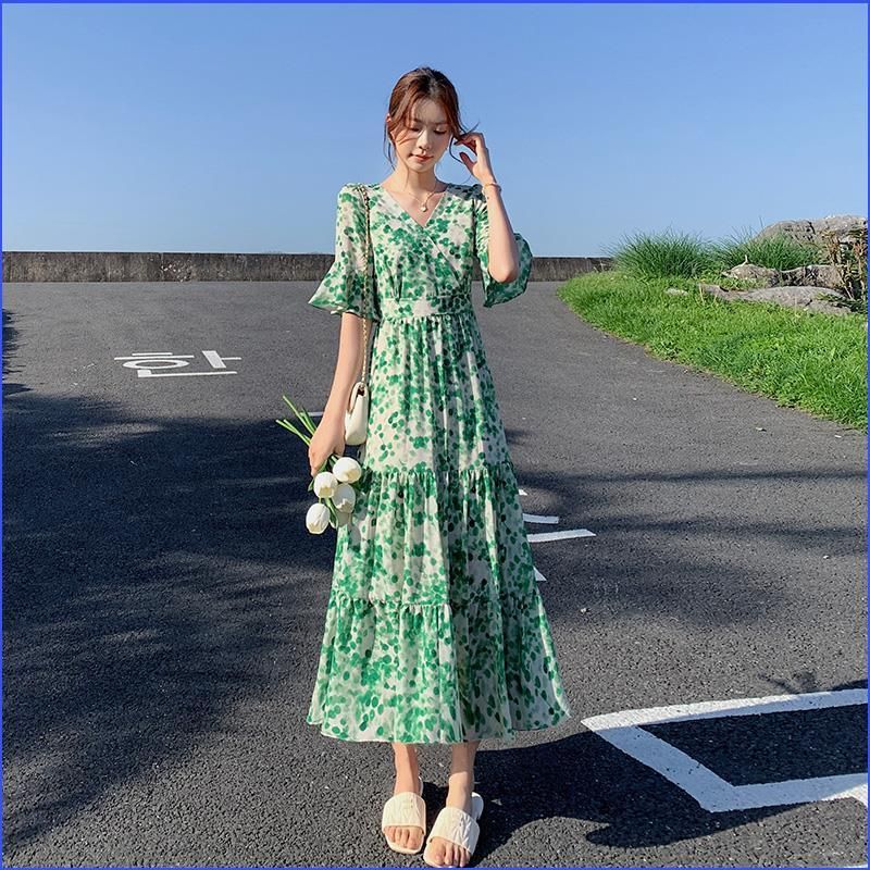 綠色碎花雪紡連衣裙女夏2025新款收腰顯瘦v領長款過膝蛋糕裙子仙