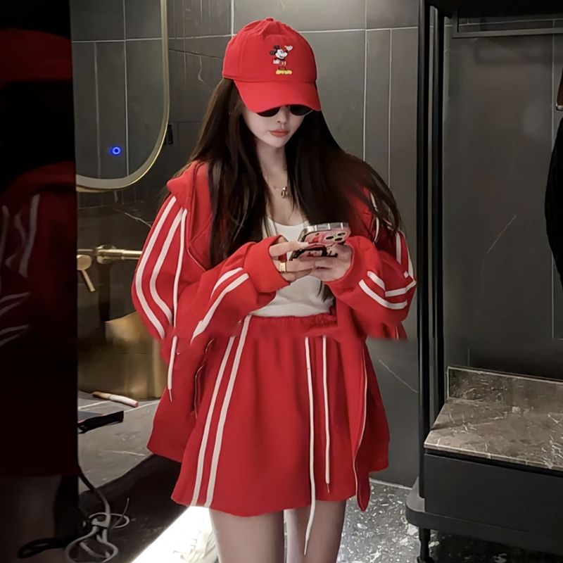 2025 new style, fashionable, loose, slim and versatile hooded sweatshirt jacket, high-waisted casual shorts two-piece set