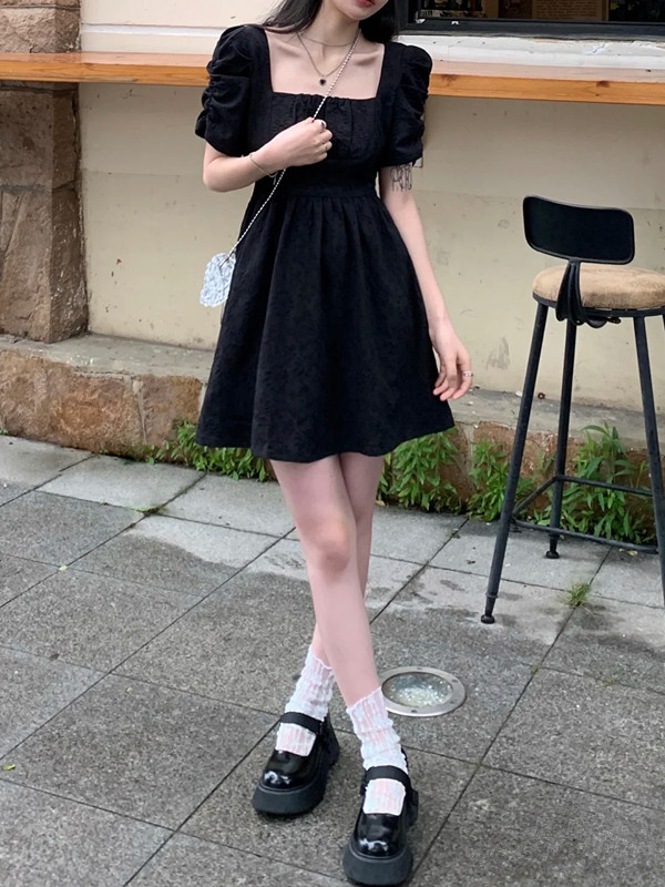 Korean version 2025 new French retro pleated jacquard puff sleeve backless dress female fairy skirt summer