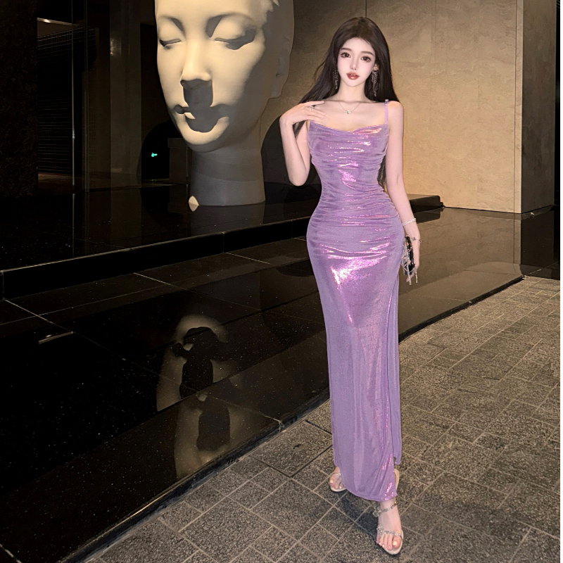 A cool and elegant skirt with a pure and sexy slit and slit long suspender dress