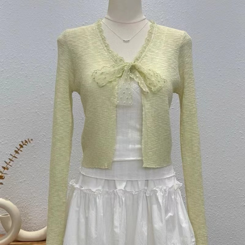 Summer French Lace Splicing V-Neck Knit Top for Women, Summer Style, Slender, Versatile, Layering, Unique Belted Blouse