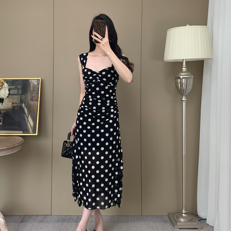 Sexy deep V polka dot elastic tight waist tightening to make you look slim and mesh base suspender over knee long skirt