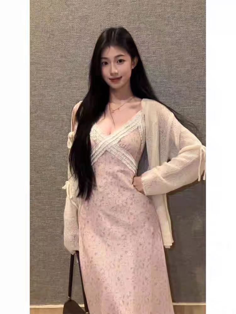法式蕾絲拼接粉色碎花吊帶連衣裙女夏季度假風修身性感包臀長裙