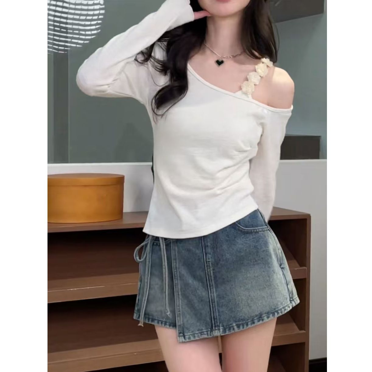 Korean new pure and lustful flower splicing design slanted neck long-sleeved T-shirt for women's spring slim top