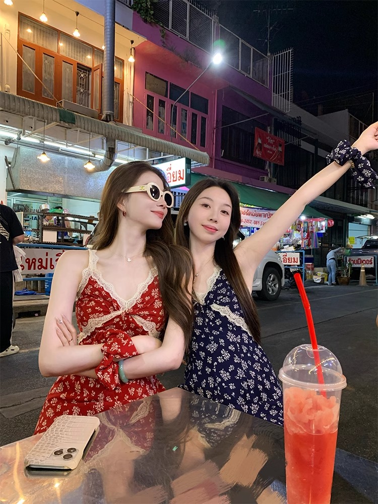 法式純欲辣妹碎花吊帶連衣裙小個子收腰顯瘦氣質洋氣穿搭復古長裙