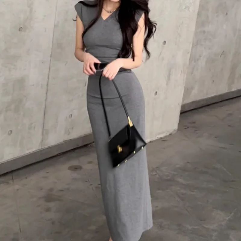 Summer V-neck waist-hugging dress with women's design pleated slim French niche hip long skirt