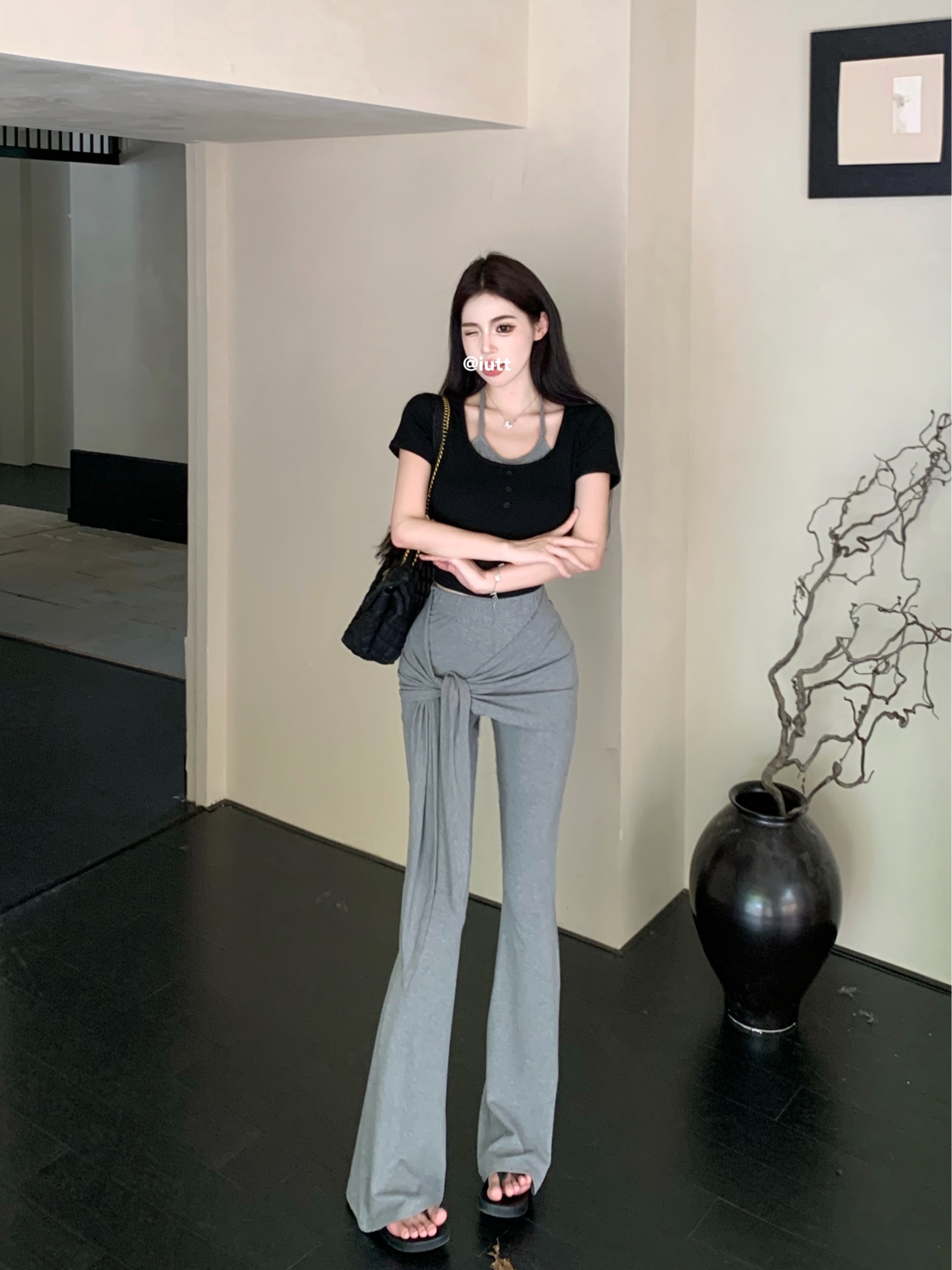 Real shot!  Casual suit for women in summer pure desire halter neck fake two-piece short-sleeved top design micro flared trousers