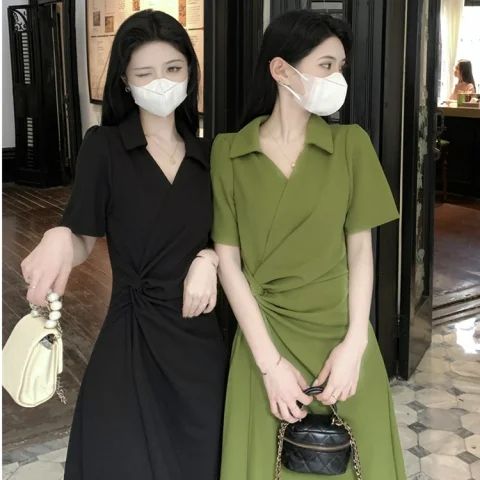 法式赫本風連衣裙夏季2025新款polo領紐結設計感顯瘦藏肉開叉裙子