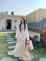 Design-sensual printed long-sleeved T-shirt for women 2025 spring loose versatile top sweet floral skirt