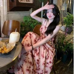 2025夏季新款碎花抹胸連衣裙女夏法式復古高級感收腰顯瘦吊帶裙