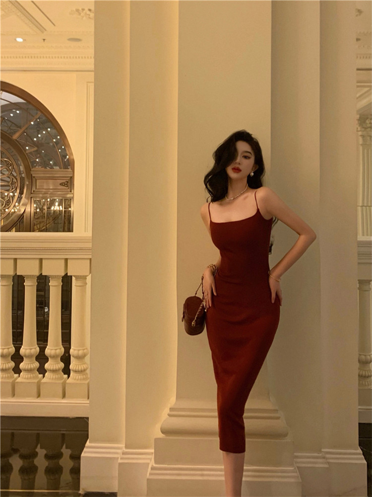 Real photo of retro Hong Kong style one-shoulder thin suspender sexy tight hip-covered long skirt dress