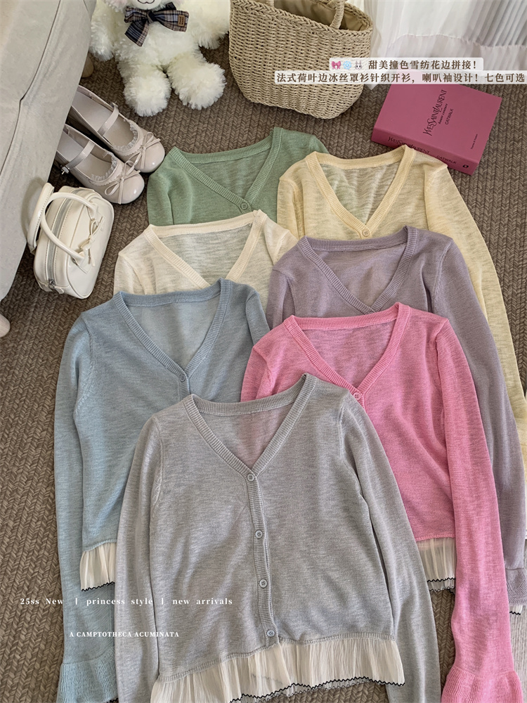 Real shot of 25 years of spring sweet age-reducing V-neck lotus leaf lace spliced ​​micro-flare long-sleeved sweater top