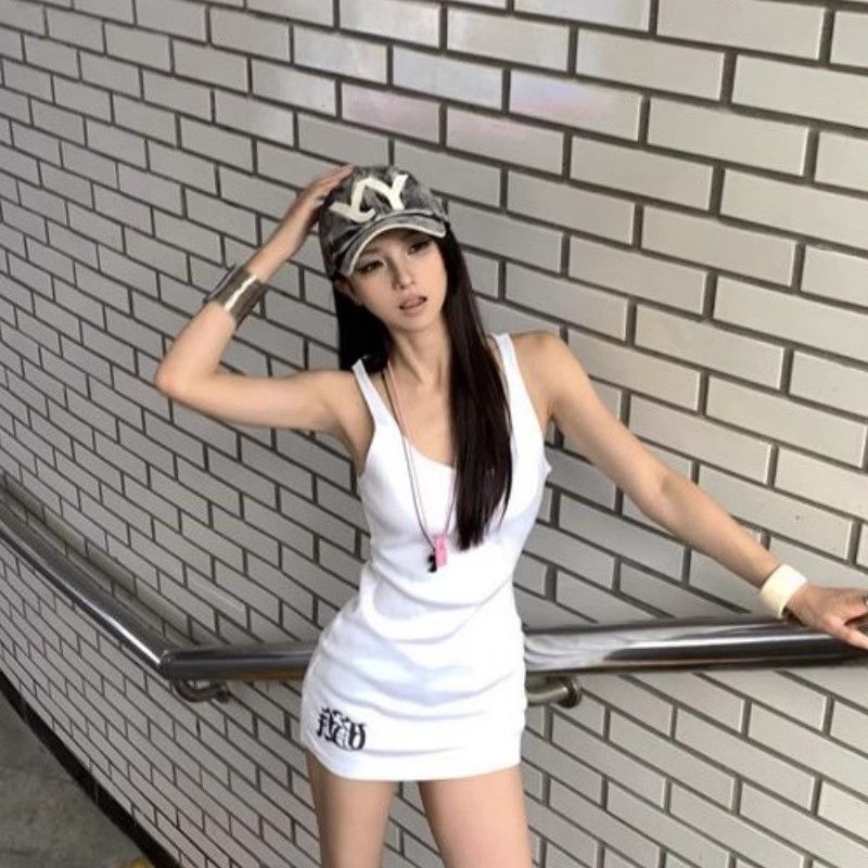 2025 new American hot girl white printed sleeveless suspender vest T-shirt for women slim fit and slim inside hot girl
