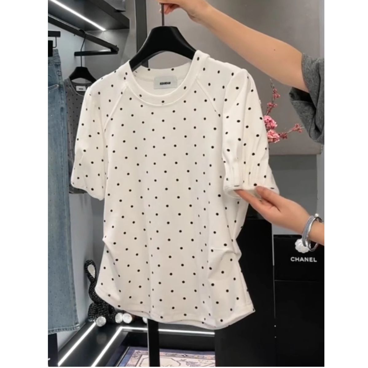 Korean version new large-size polka dot front shoulder short-sleeved T-shirt 2025 new top design niche top