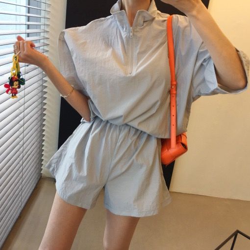 Korean version of 2025 summer fashion retro personalized zipper stand collar short-sleeved top + casual shorts sports two-piece set