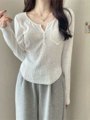 春秋長袖T恤女純色百搭修身顯瘦紐扣V領短款打底衫