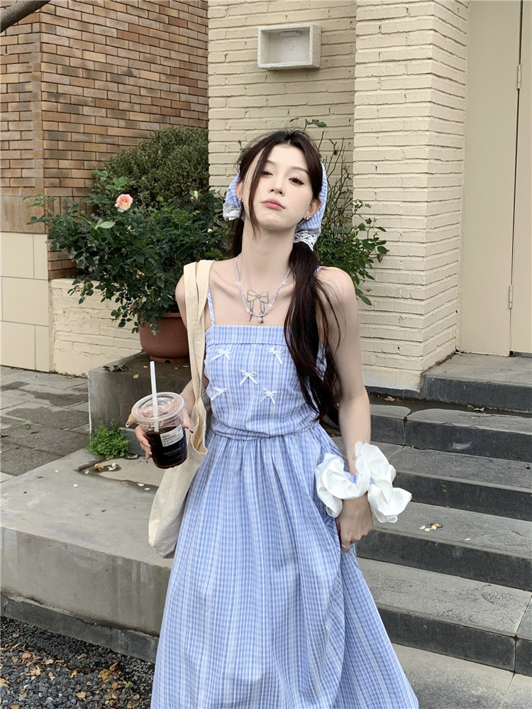 Real-life French plaid suspender dress for women 2025 new retro sleeveless off-shoulder slim long skirt