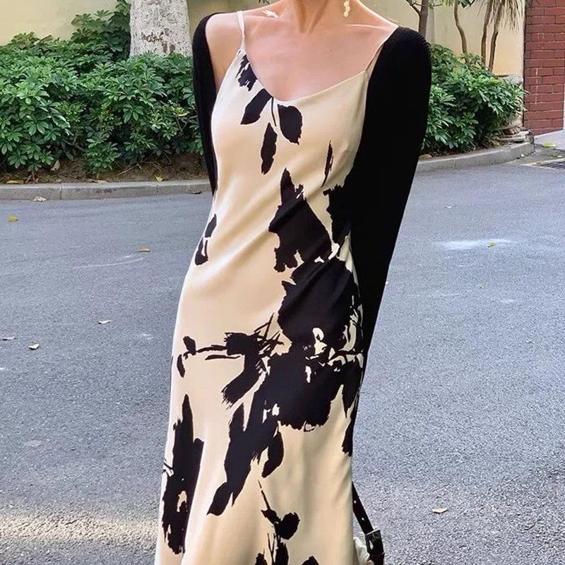 French suspender dress with women's temperament, slim waist-hugging new summer V-neck printed commuter mid-length skirt