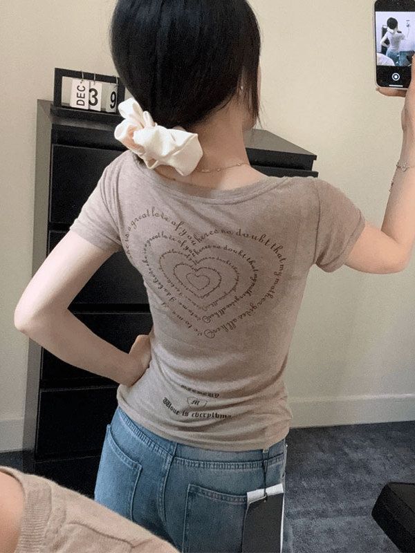 Korean V-neck, front shoulder letter printed short-sleeved T-shirt for women in summer new style slim and unique super beautiful top