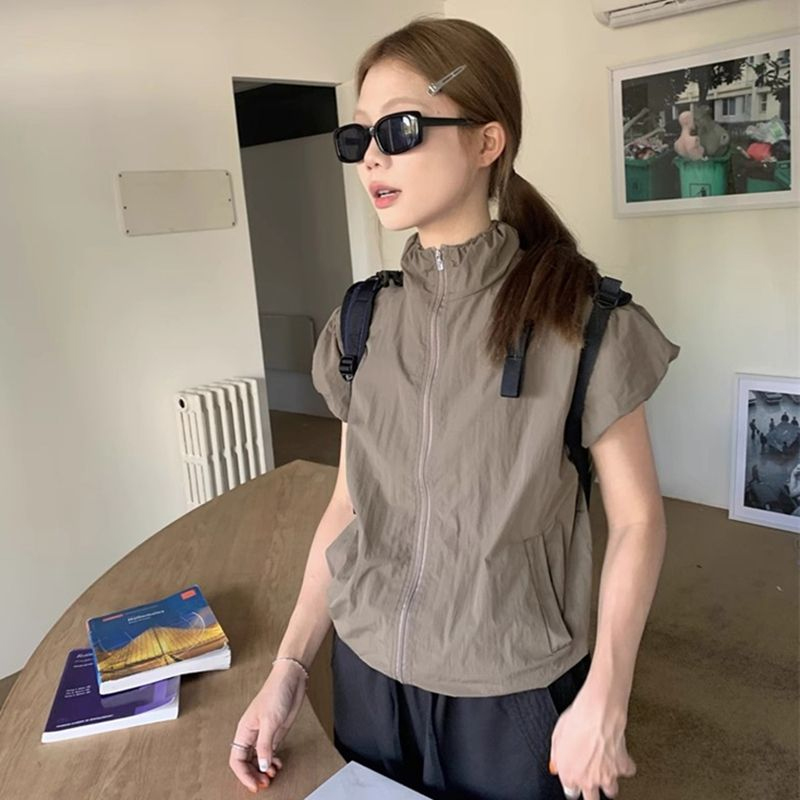 2025 summer design niche sun protection short-sleeved jacket for women with small turtleneck zipper sports casual style jacket top