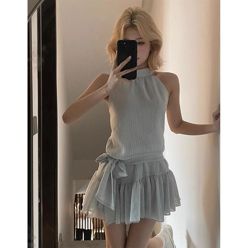 法式藍色無袖掛脖連衣裙女夏季溫柔風收腰顯瘦荷葉邊露肩a字短裙