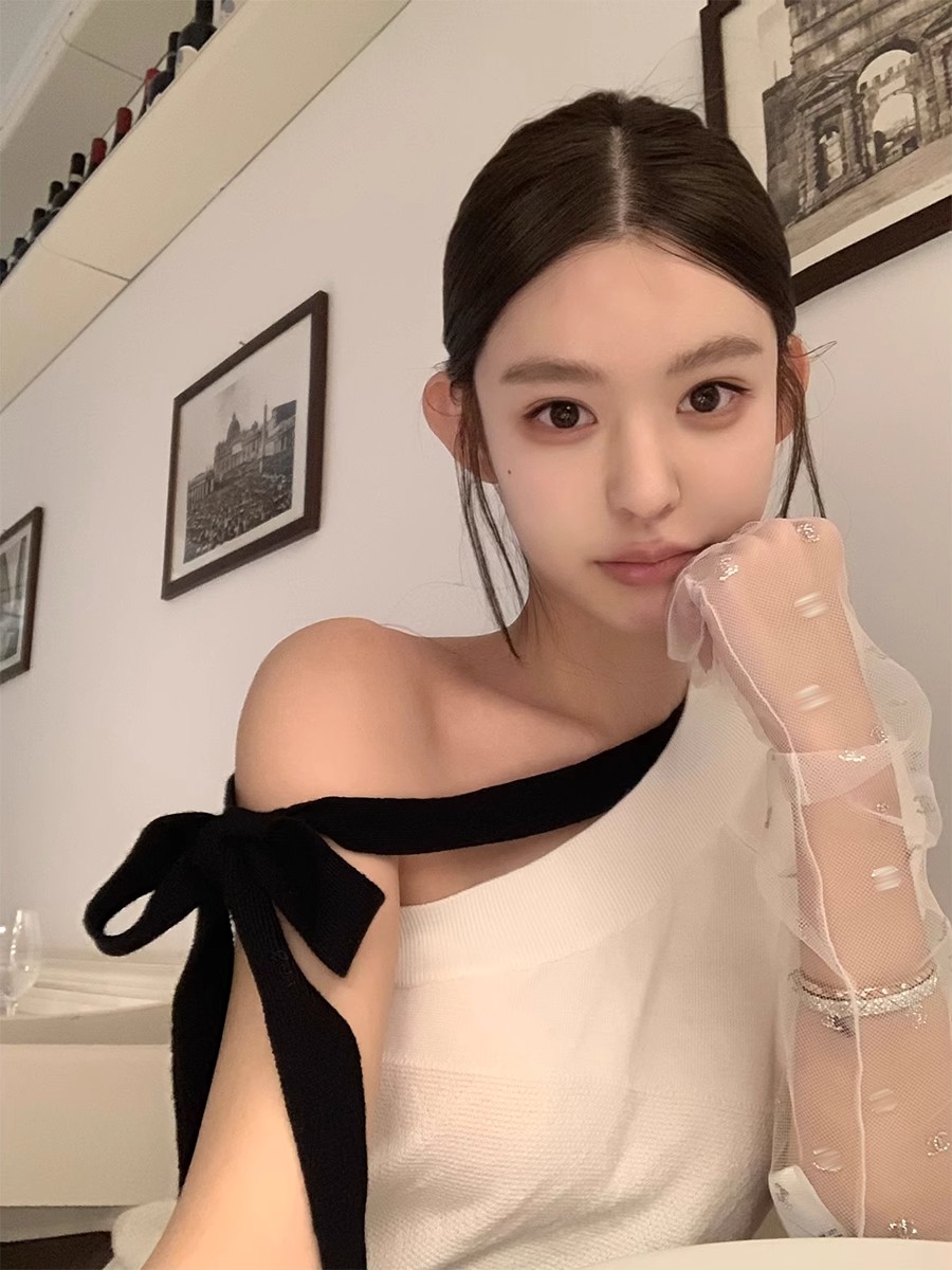 Good morning Fan Fan wool blended various lace-up methods off-shoulder medieval small fragrance knitted top for women Chunchun Pure desire short sleeves