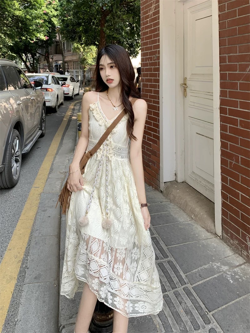別致流蘇鏤空蕾絲吊帶連衣裙女夏季2025新款中長款收腰洋氣A字裙