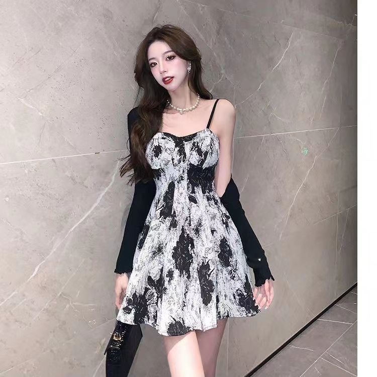 Retro French waist-closing slimming design suspender dress sunscreen cardigan for women in summer 2025 new two-piece set