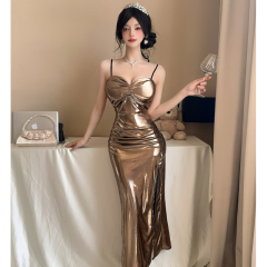 A celebrity temperament, fashionable and sexy low-cut backless elastic shiny bottoming suspender dress tight long skirt