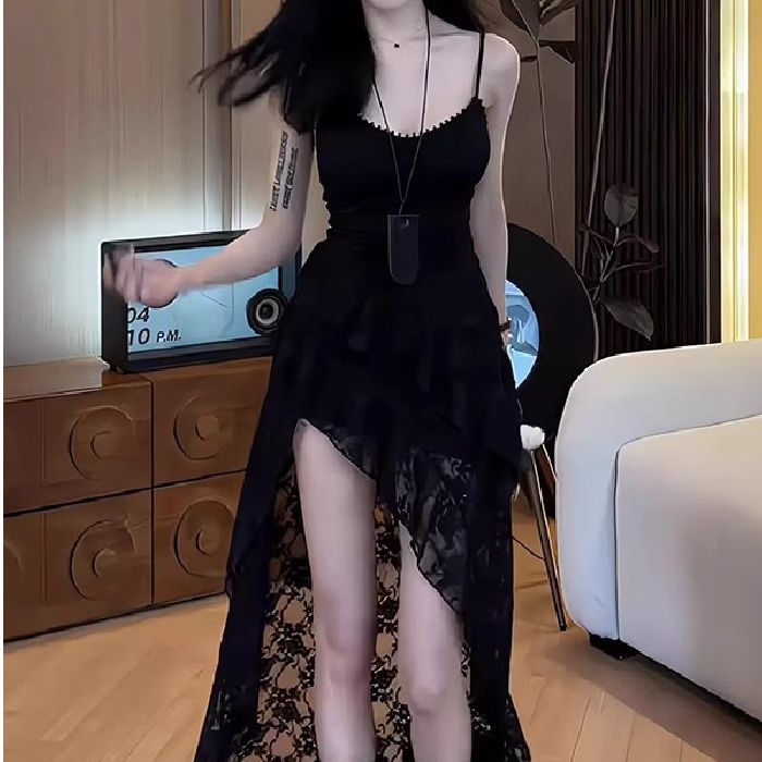 辣妹不規則蕾絲吊帶連衣裙女2025夏季新款時尚氣質顯瘦設計感長裙